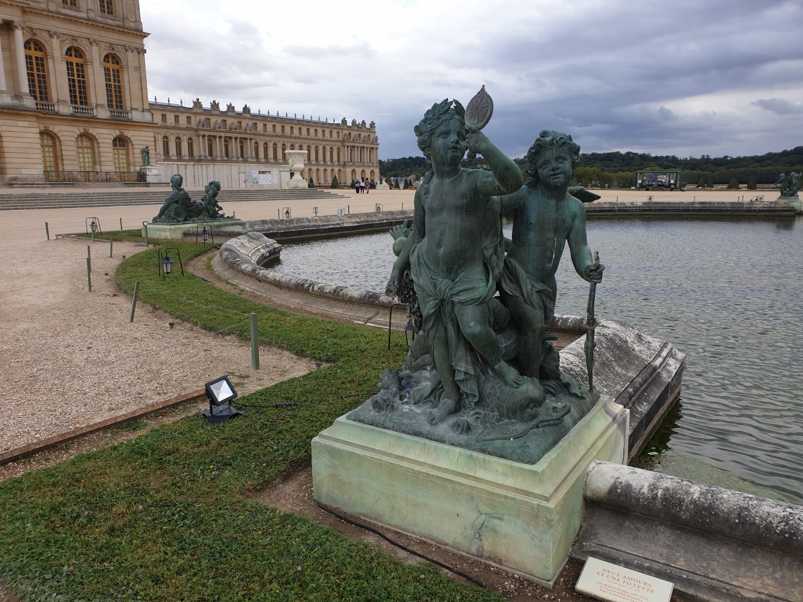 2CV-Paris-Tour-Versailles-Castle-statue