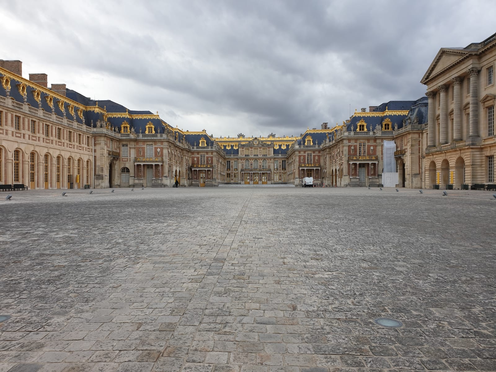 2CV-Versailles-Castle-front