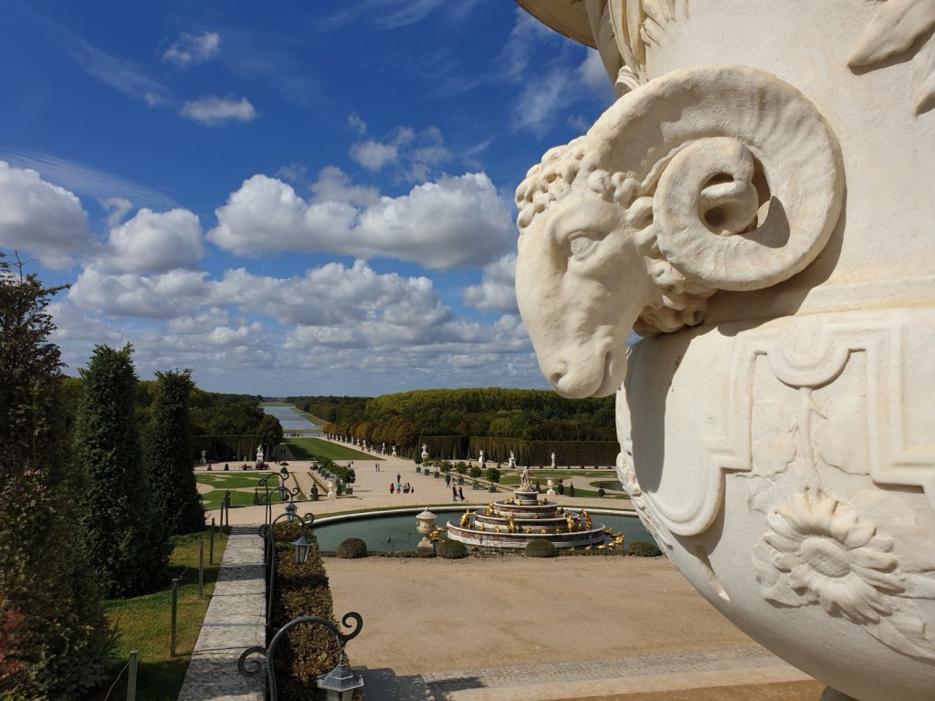 2CV-Versailles-artwork-sculpture