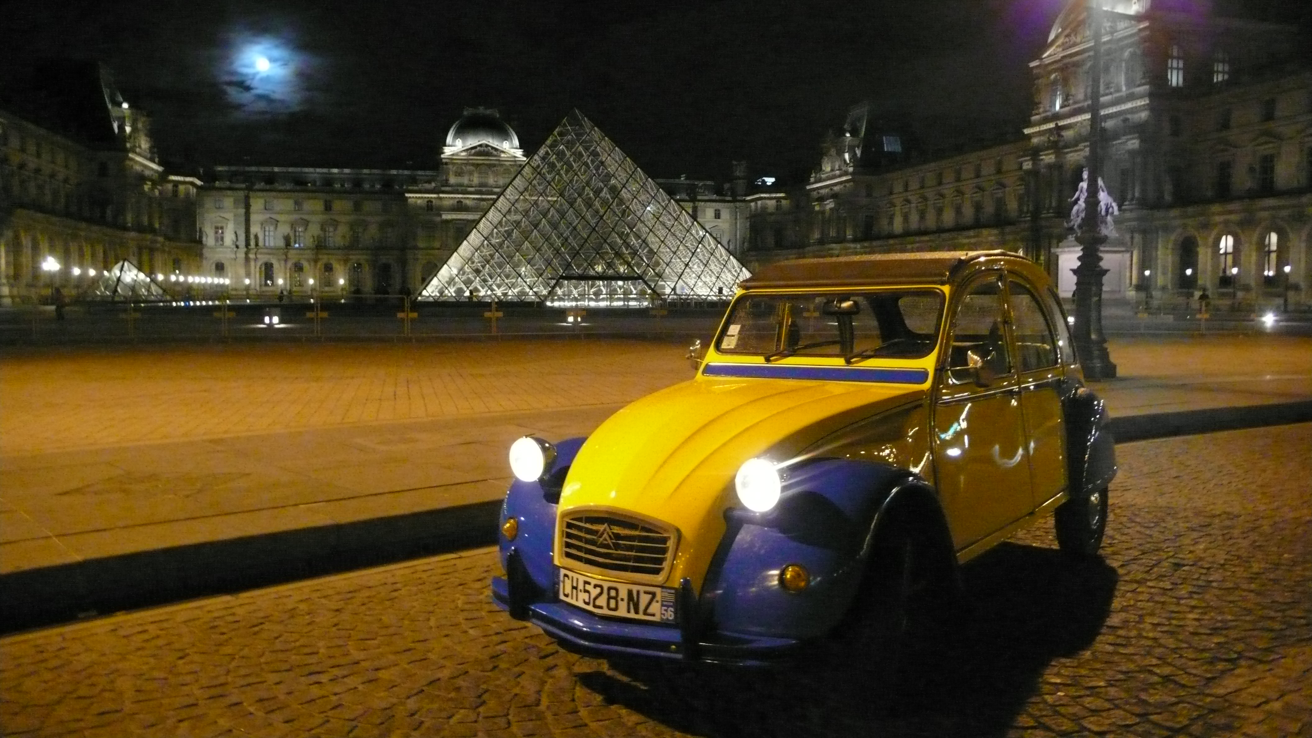 2CV Paris Tour - Visit Paris in a french 2CV! The Louvre Museum by night