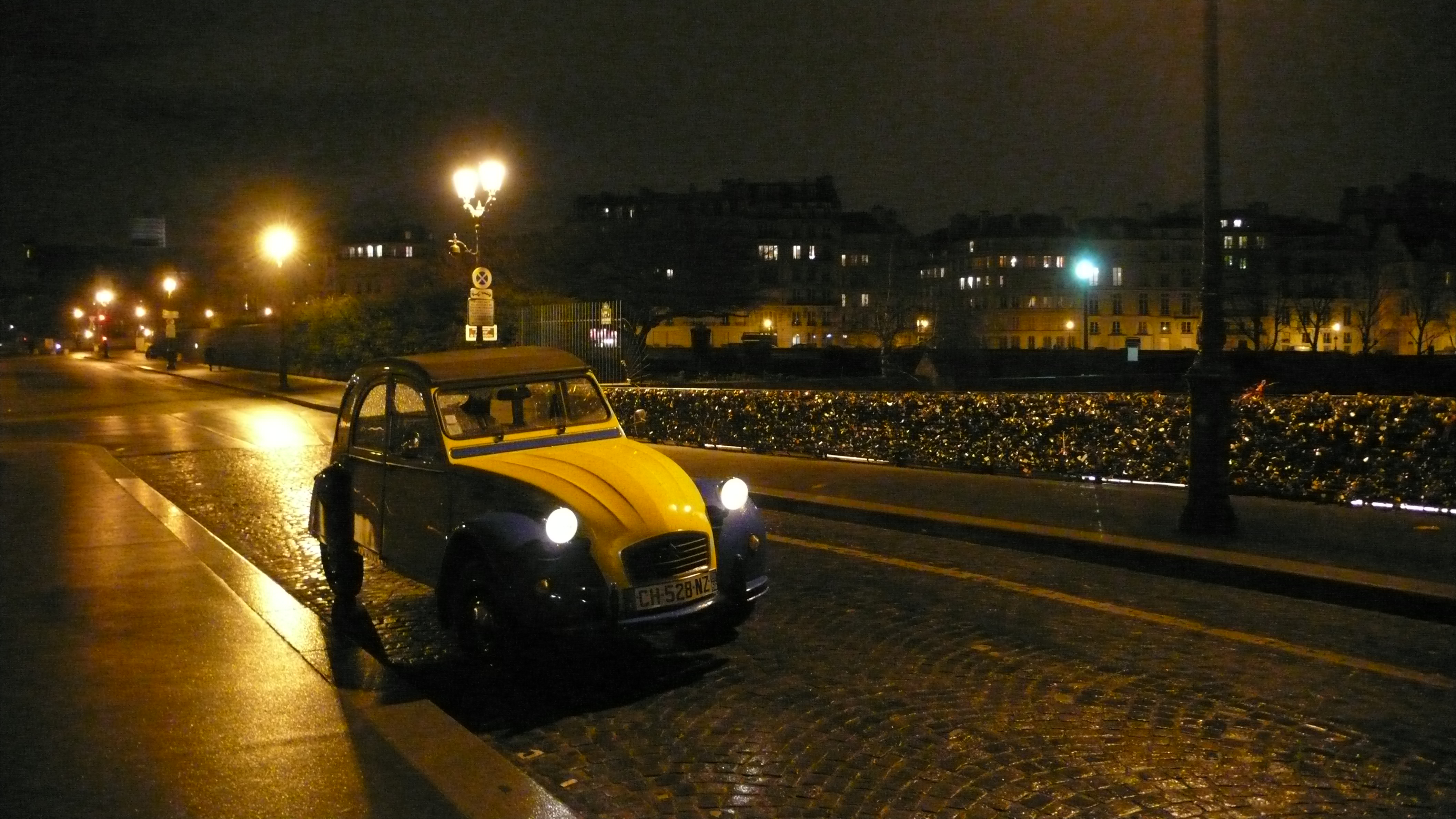 2CV Paris Tour - Visit Paris in a french 2CV! 2CV and Paris By Night