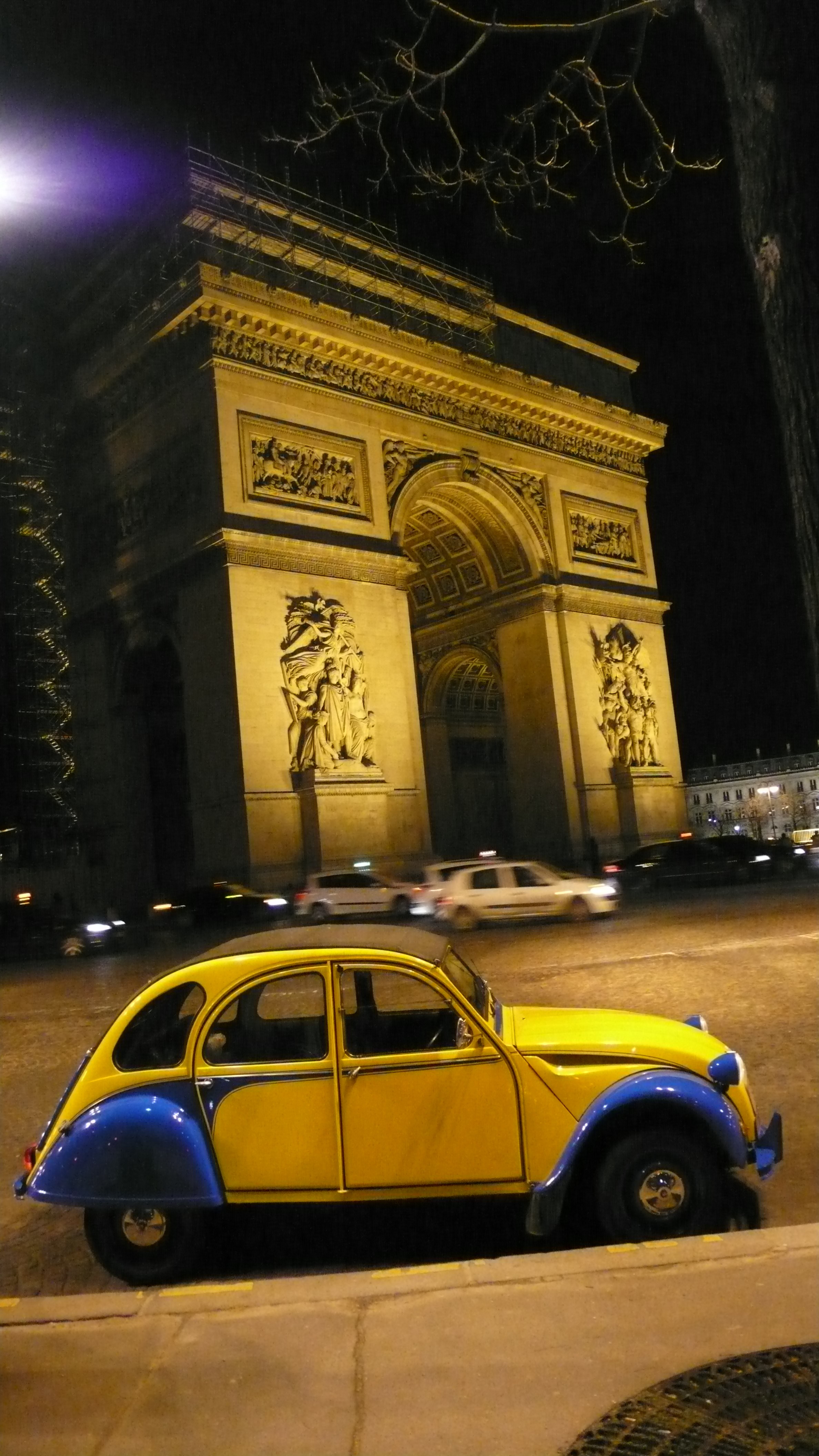 2CV Paris Tour : Visit Paris by 2CV! The Arc de Triomphe by 2CV