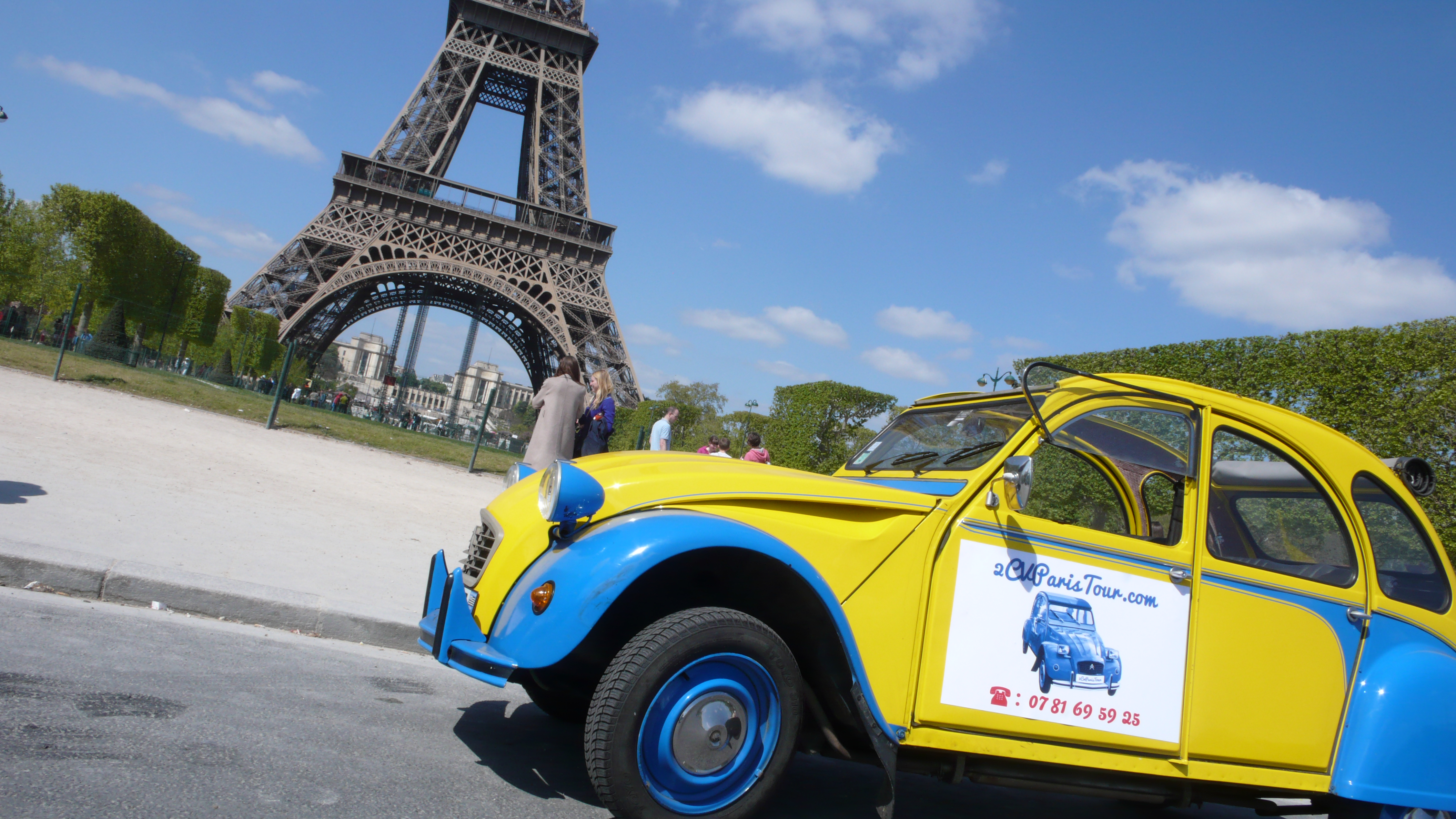 2CV Paris Tour : Visit Paris by 2CV! Eglantine and Place Jacques Rueff
