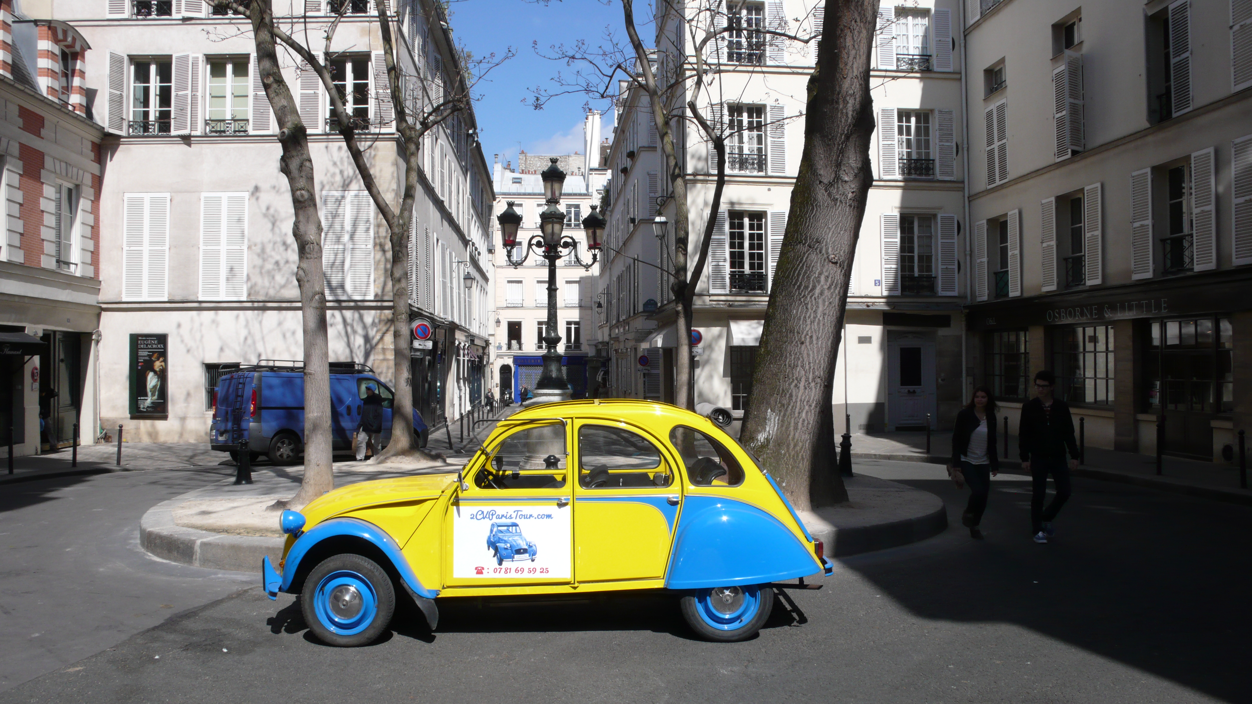 2CV Paris Tour : Visit Paris by 2CV! Place Furstenberg by day