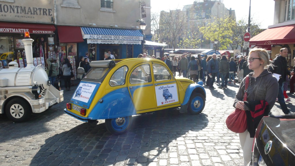 2CV Paris Tour : Visit Paris by 2CV! Driving slowly to Place du Tertre
