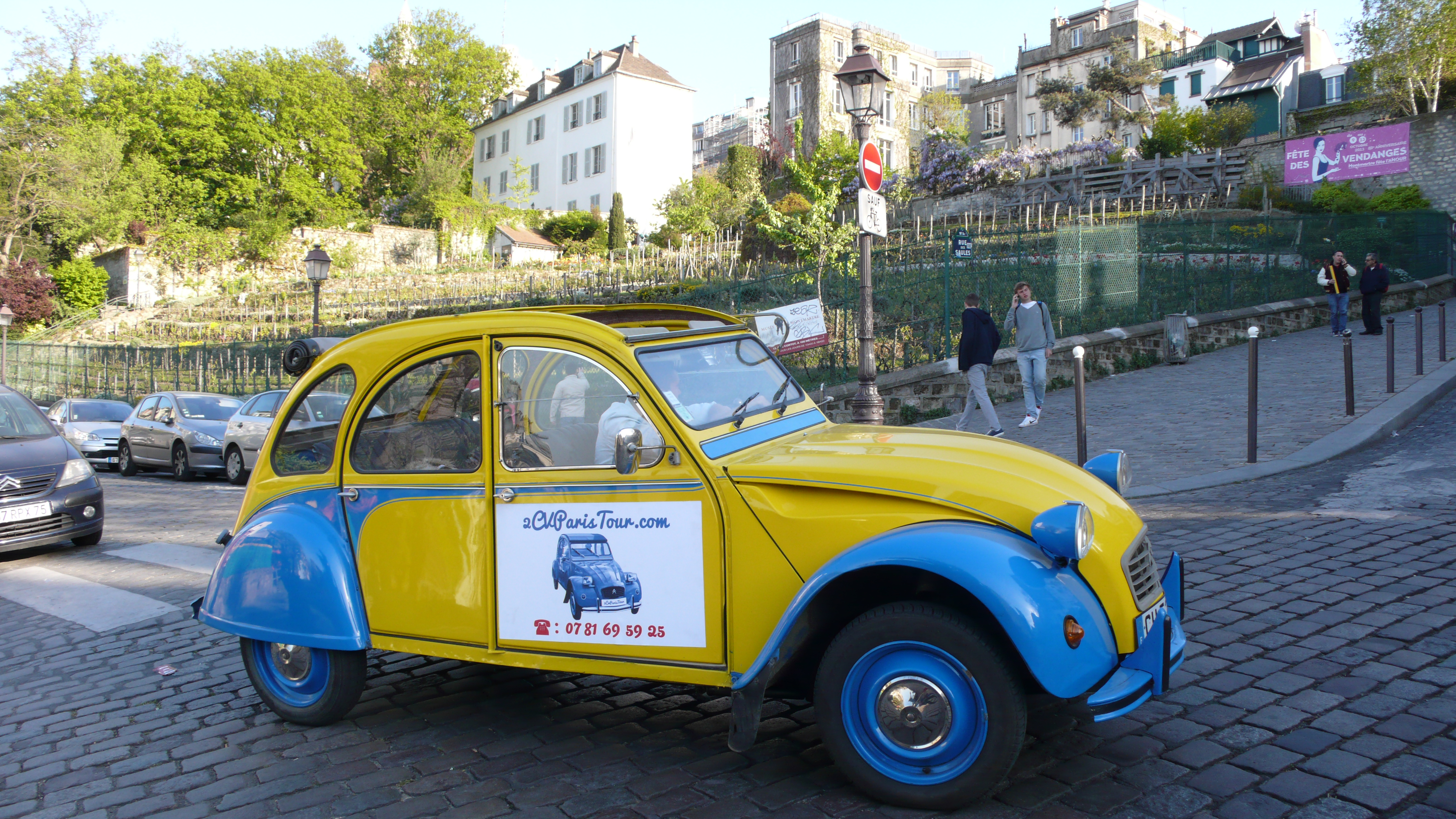 2CV Paris Tour : Visit Paris by 2CV! the Wineyards of Montmartre
