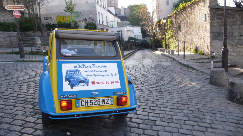 2CV Paris Tour : Visit Paris by 2CV! A secret street of Montmartre
