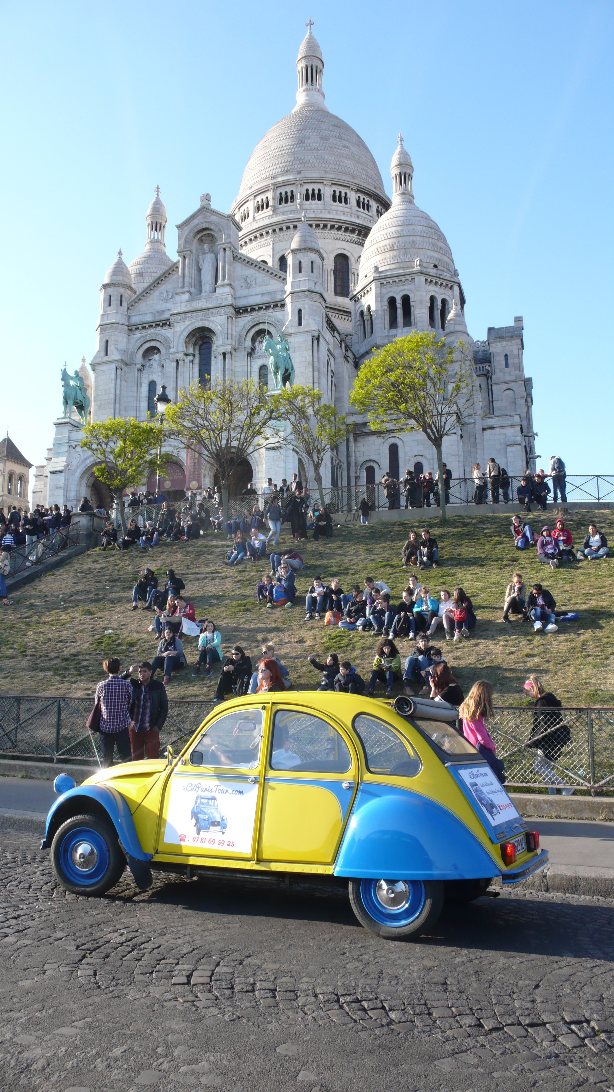 2CV Paris Tour : Visit Paris by 2CV! The Sacré Coeur in Montmartre