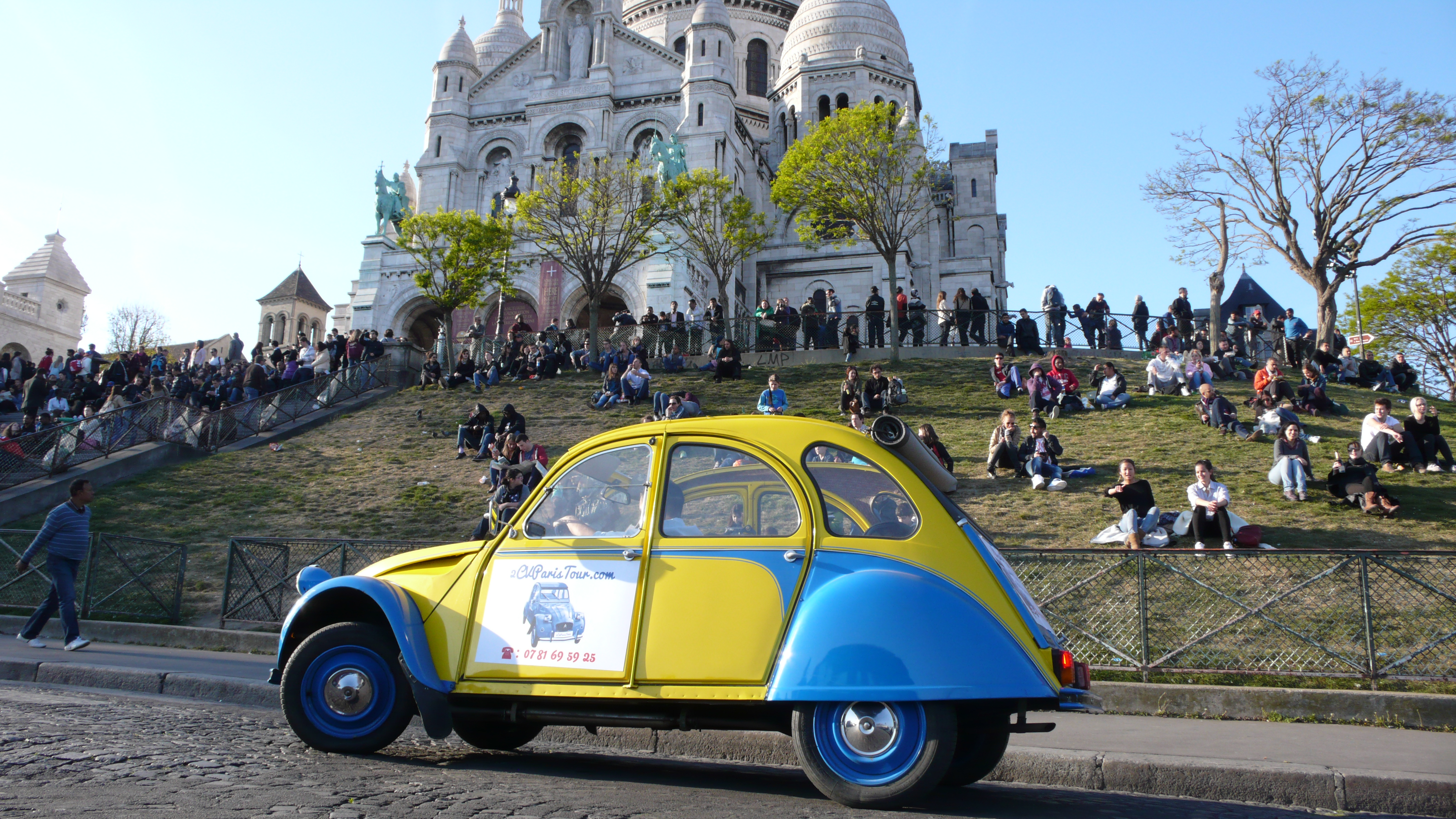 2CV Paris Tour : Visit Paris by 2CV! The Basilique of the Sacré Coeur