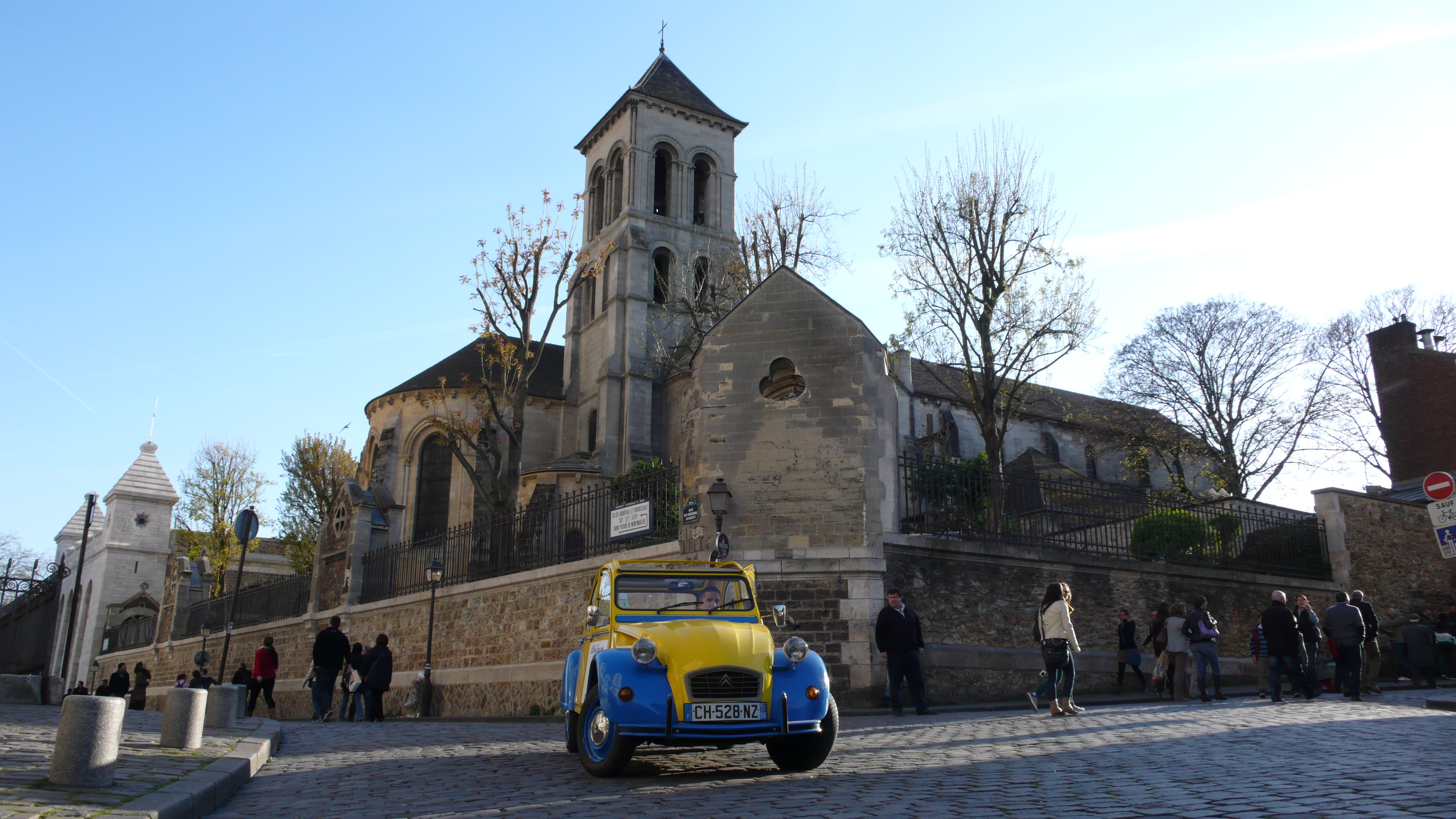 2CV Paris Tour : Visit Paris by 2CV! The Church of Saint Pierre of Montmartre
