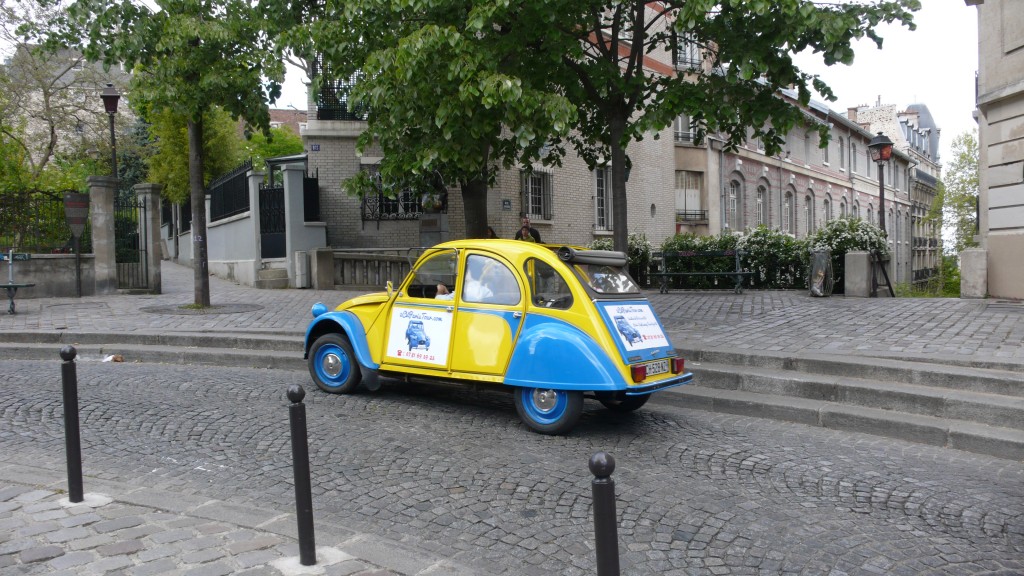 2CV Paris Tour - Visit Paris by 2CV! The statue of Dalida in Montmartre