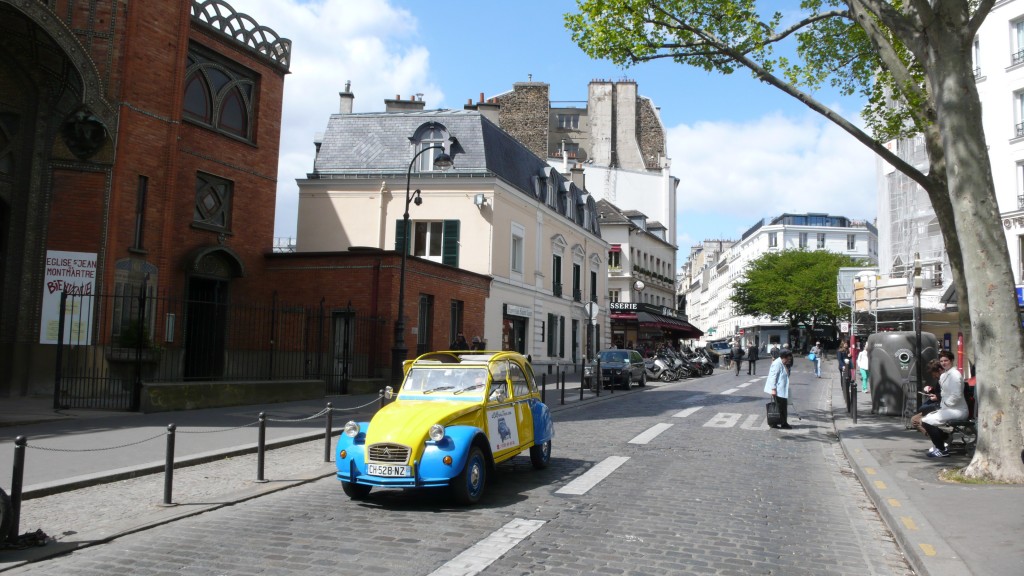 2CV Paris Tour - Visit Paris by 2CV! The 2CV in Rue des Abbesses