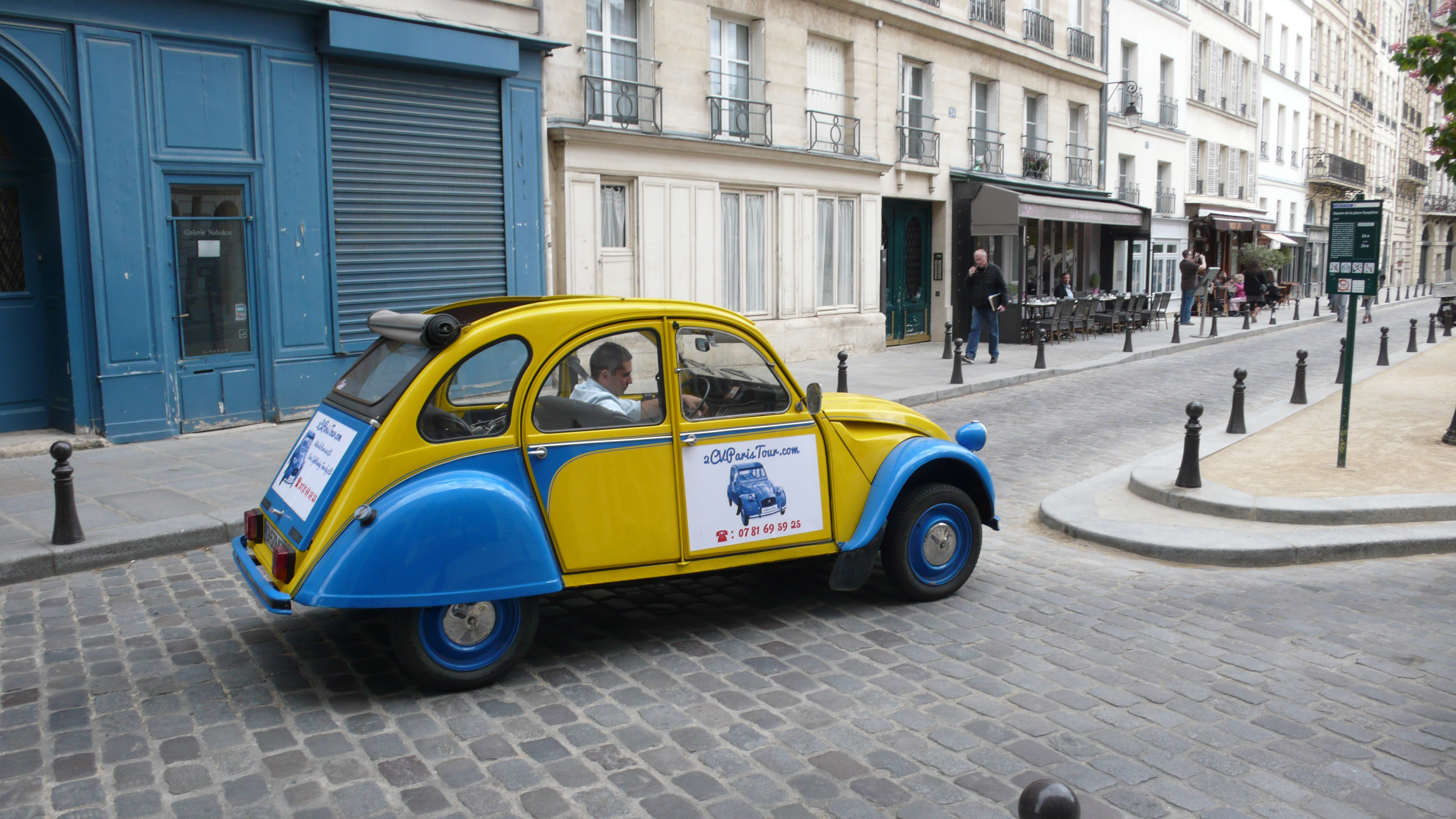 2CV Paris Tour - Visit Paris by 2CV! Place Dauphine