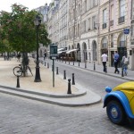 2CV Paris Tour - Visit Paris by 2CV! Place Dauphine : Left or Right?