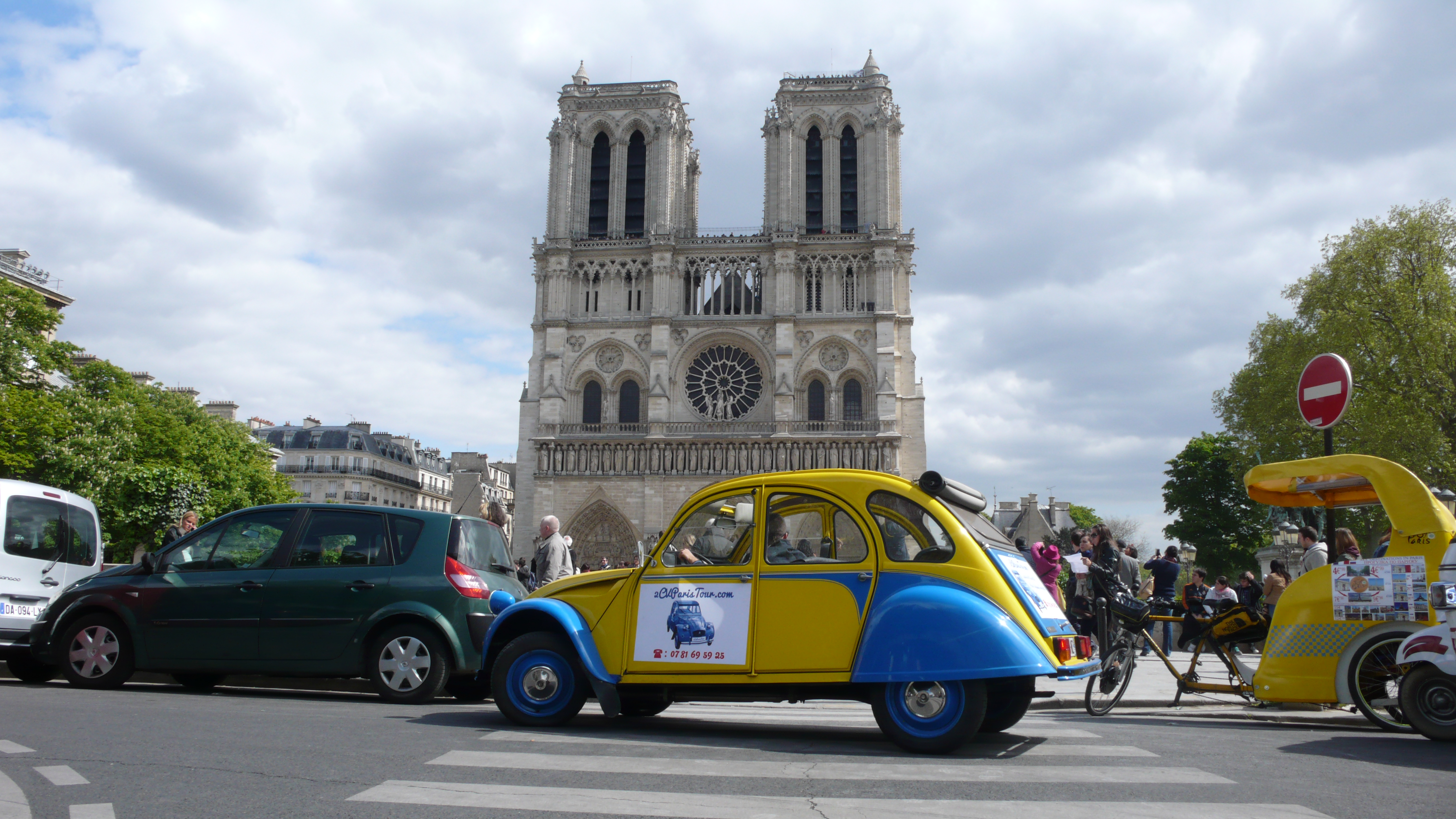 2CV Paris Tour - Visit Paris by 2CV! Notre Dame of Paris