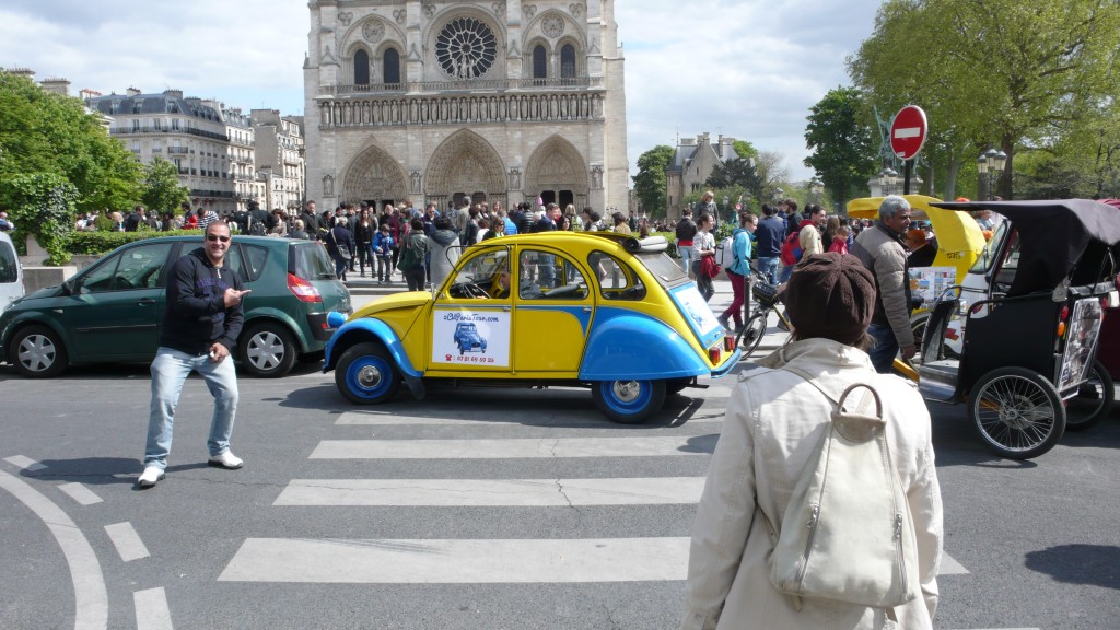 2CV Paris Tour - Visit Paris by 2CV! Leaving Notre Dame to Hotel de Ville