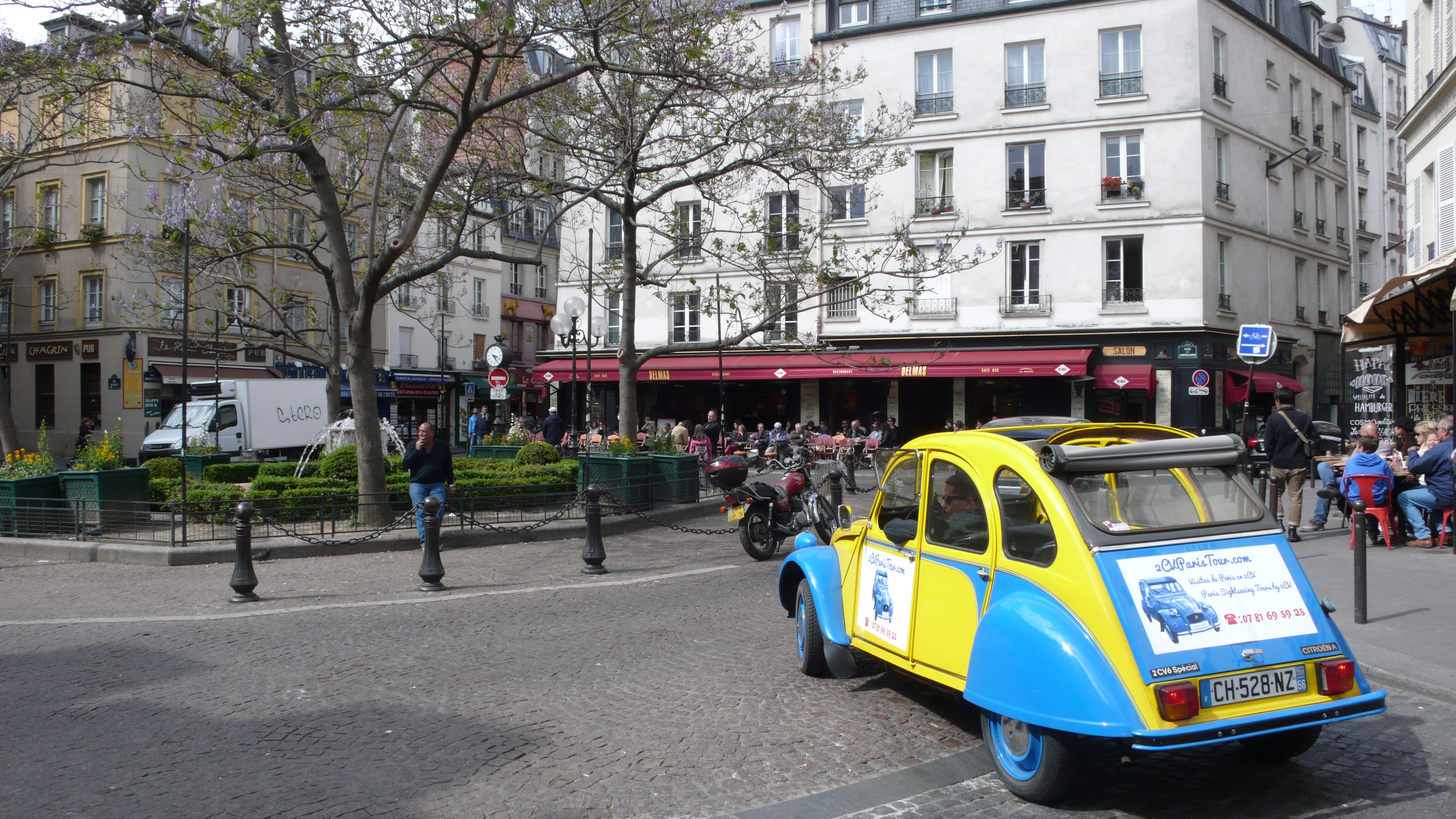 2CV Paris Tour - Visit Paris by 2CV! Place de la Contrescarpe