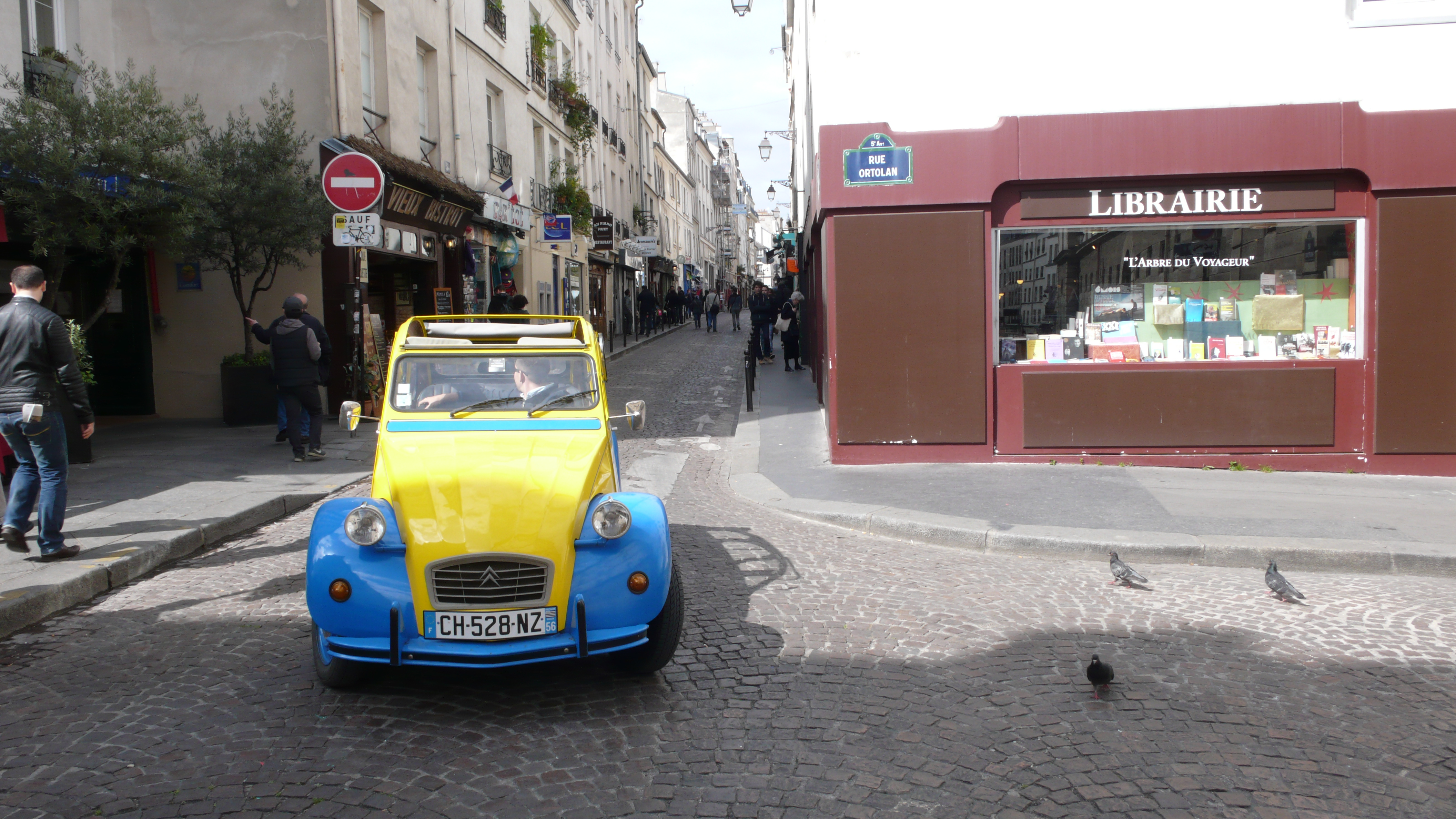 2CV Paris Tour - Visit Paris by 2CV! Rue Mouffetard