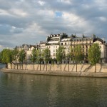 2CV Paris Tour : Visit Paris by 2CV! The Ile de la Cité
