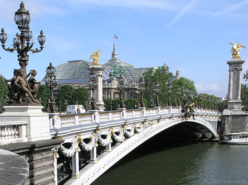2CV Paris Tour : Visit Paris by 2CV! The Alexandre III Bridge