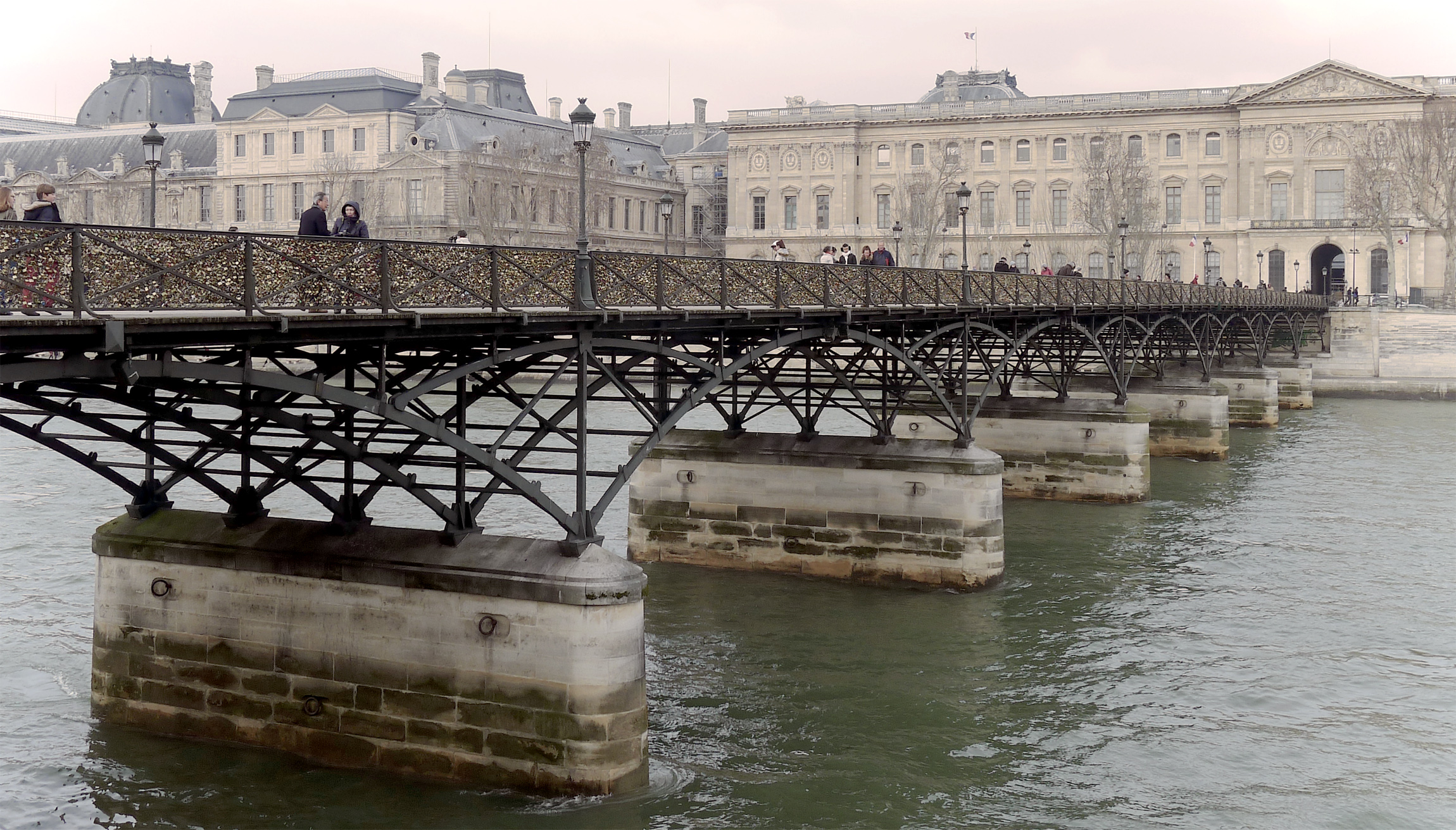 2CV Paris Tour : Visit Paris by 2CV! The Pont des Arts