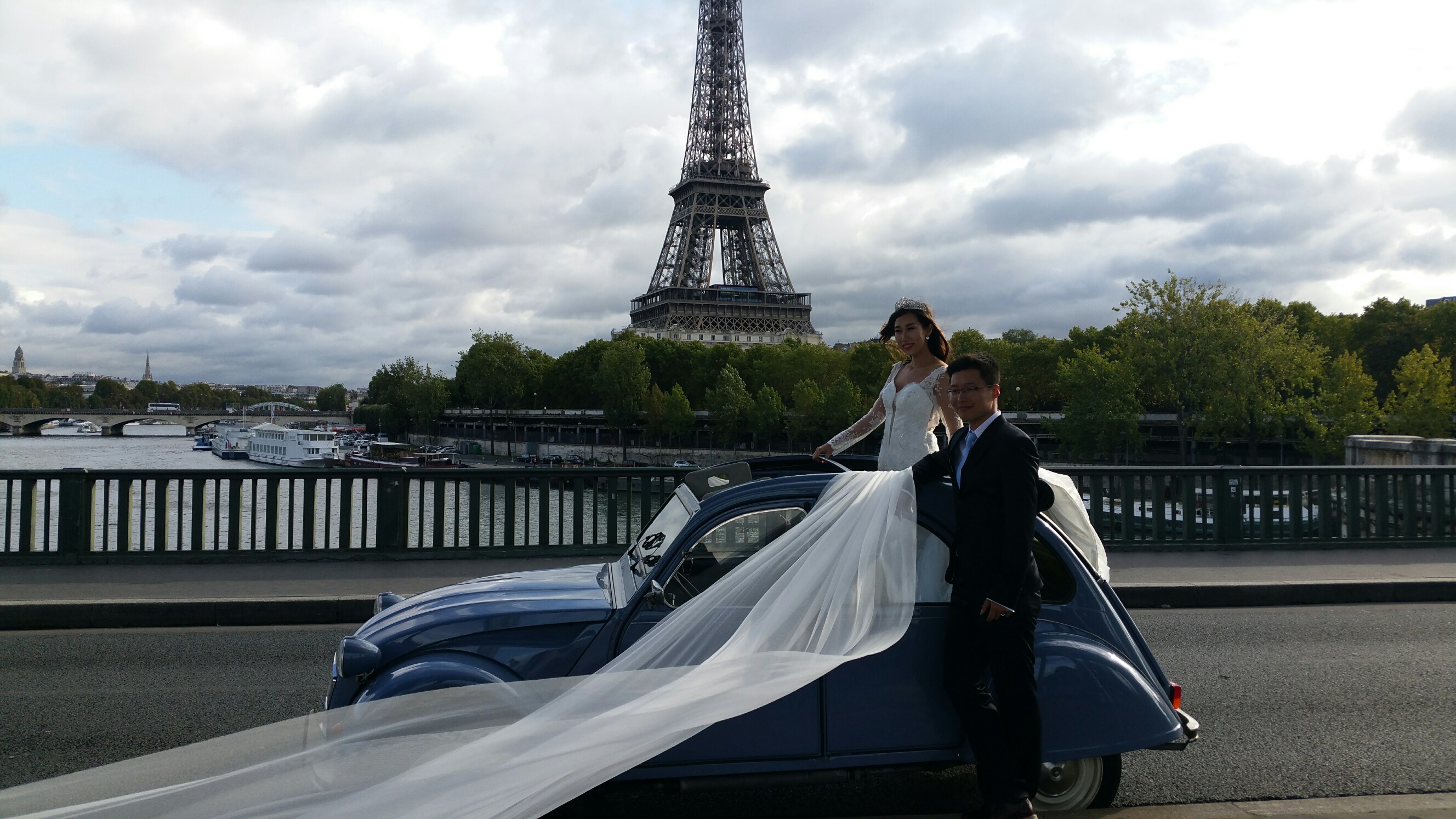 The Wedding 2CV Tour in Paris - 2CVParisTour